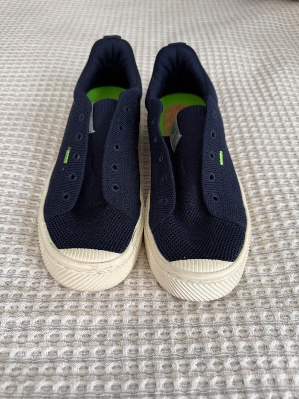 Cariuma woman’s Navy Slip-On Sneakers with Green Accent Size 7.5